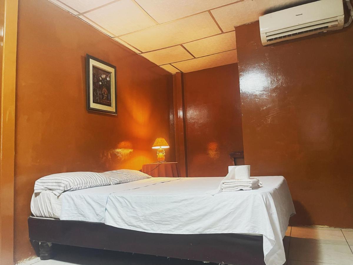 Funky Monkey Hotel Guayaquil Buitenkant foto